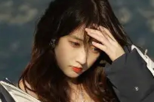娱乐圈四大劲爆新闻：关晓彤海边热吻、黄晓明独处3小时、黄子韬海外生子赵丽颖错失大奖引热议
